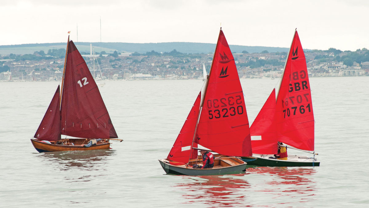 Mirror Dinghy: the versatile first boat for thousands of sailors