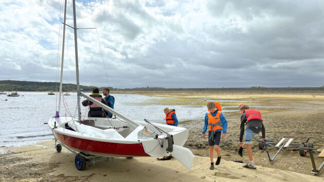 Launching the Wayfarer Weekender at Carsington Water. Credit: Ali Wood