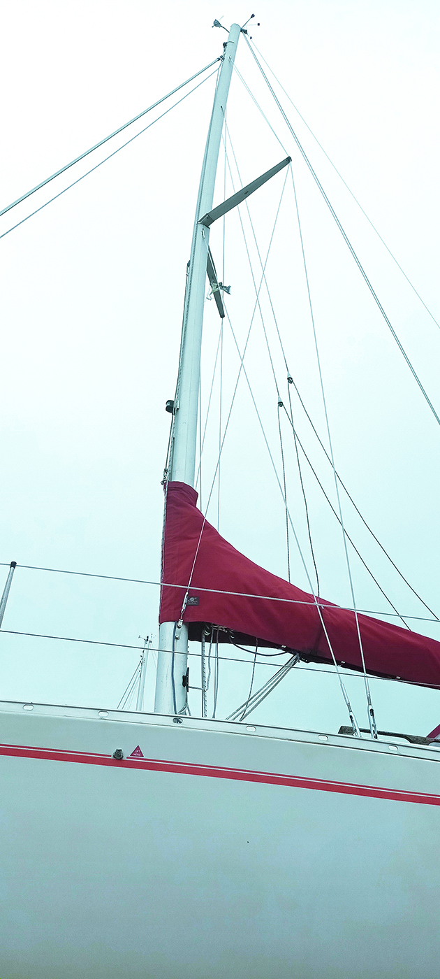 Mast of a yacht