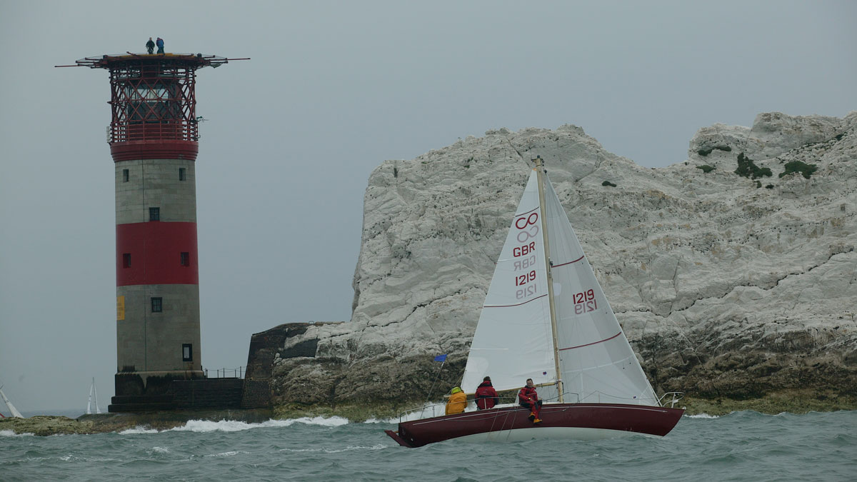 A Contessa 26 rounding the Needles