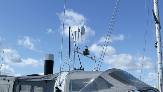 Separate VHF AIS Antenna units on a motorboat