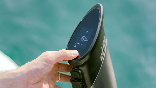 Display of the ePropulsion eLite electric outboard