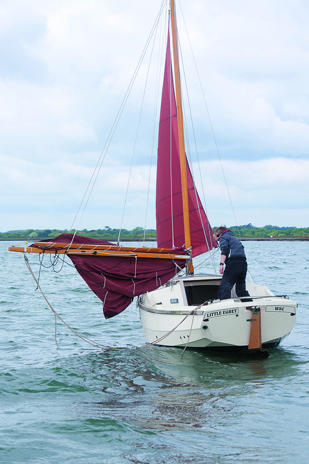 Gaff rigs: mainsail of a boat being dropped