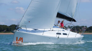 Two men sailing a Varianta 37