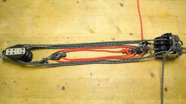 A mainsheet cascade fo a boat