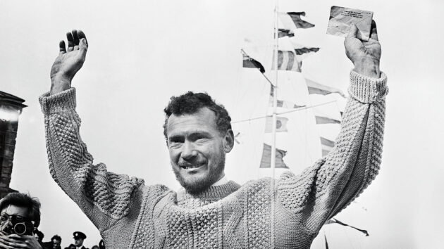 Robin Knox Johnston waving