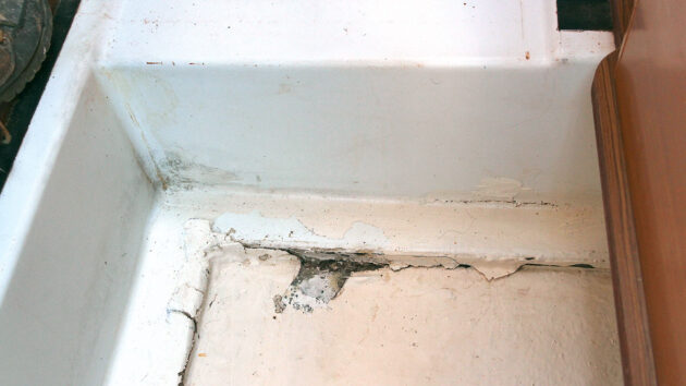 damage to the keel matrix on a yacht affecting the boat construction