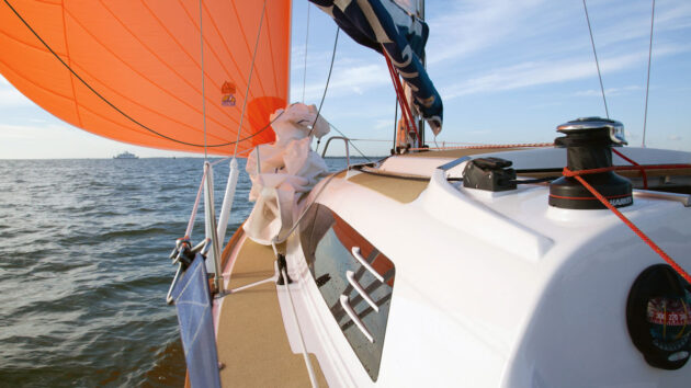 Deck and sail of a Sunbeam 24.2 yacht