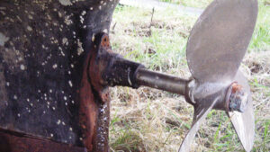 A propshaft and propeller on a baot