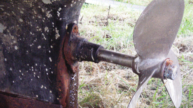 A propshaft and propeller on a baot
