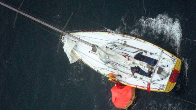 Raphael Dinelli, 28-year-old French lone sailor, is rescued from a life raft by Englishman Pete Goss on his 15-metre yacht "Aquaquorum" in the freezing Southern Ocean over 2,200 kms southwest of Perth 27 December. Dinelli received the life raft from an Australian Air Force Orion rescue plane as he stood knee-deep on his submerged yacht "Algimouss". AFP PHOTO. (Photo by WEST AUSTRALIAN / AFP via Getty Images)
