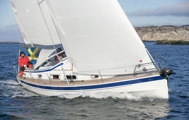 HALLBERG-RASSY-372
