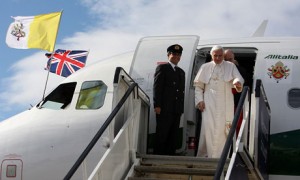 pope arrives in UK yachtsman going to st katherine's dock to see him