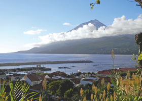 The approach to Lajes at High Water