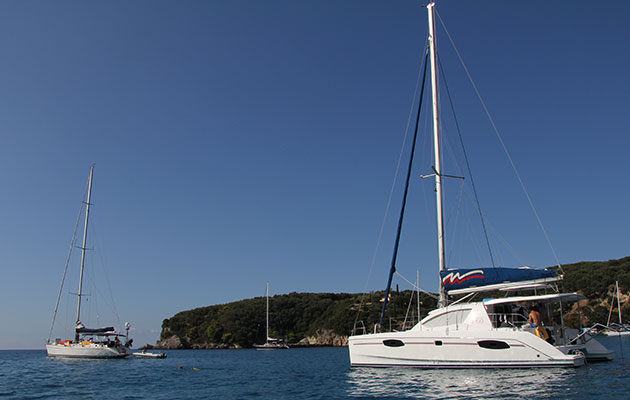 Monohull multihull