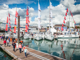 People walking on pontoons looks at boat at the Southampton Boat Show