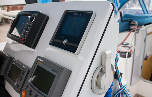 Electric throttle on a yacht