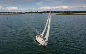 Singlehanded sailing on Sadler 29