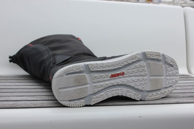Best sailing boots 9 of the best seaboots tested in Dutch sea trial