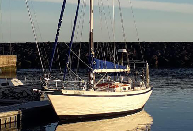 A mast on a Tradewind 35 yacht