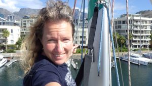 Sailor Kirsten Neuschafe up her mast with Table Mountain in the background