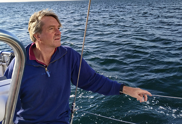 Simon Curwen has always dreamed of racing solo and nonstop around the world.
