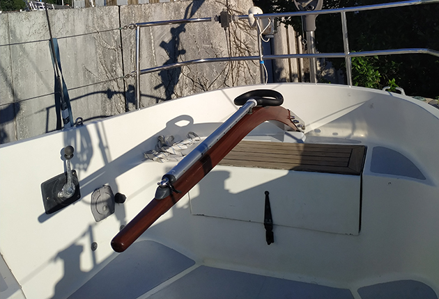 Tiller steering on the Biscay 36 Clara