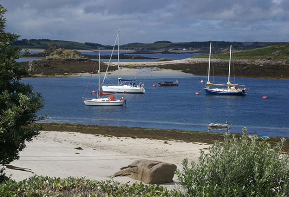 Tean Sound off St Martin is sheltered from west and east but anchoring room is obstructed by moorings