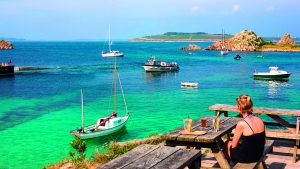 There are numerous waterside pubs around the UK and Ireland to quench a sailor's thirst. Credit: Alamy Stock Photo