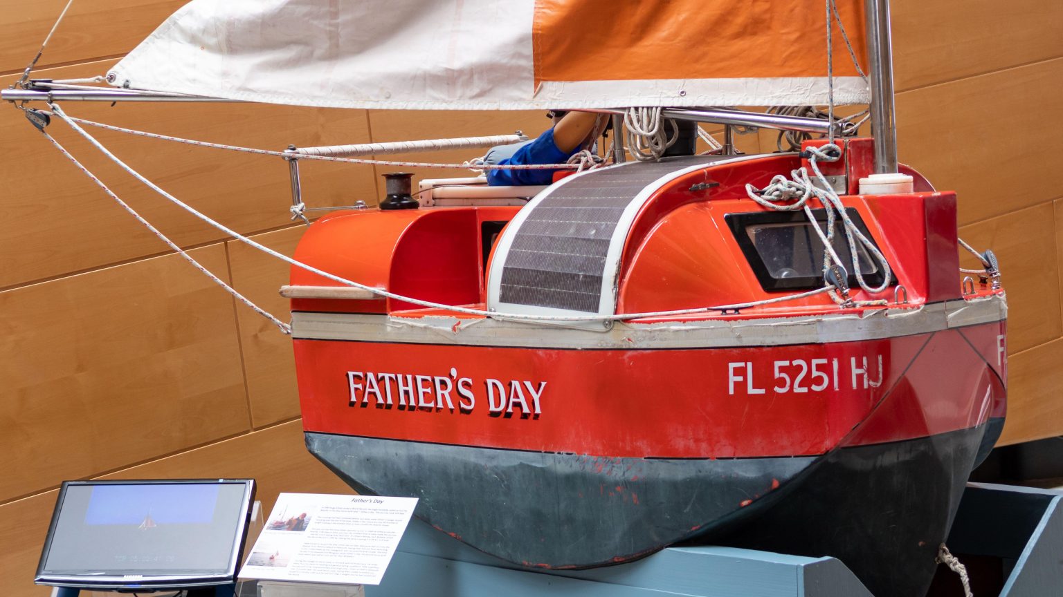 Crazy or sane? Record attempt for the smallest boat to cross the