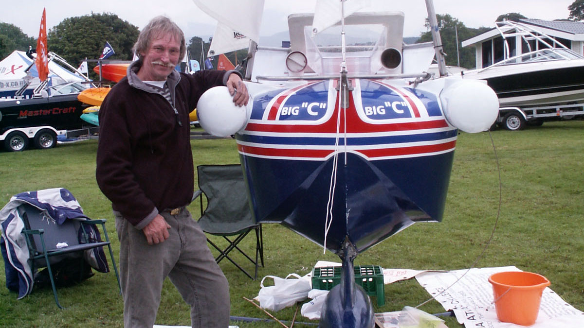 Crazy or sane? Record attempt for the smallest boat to cross the