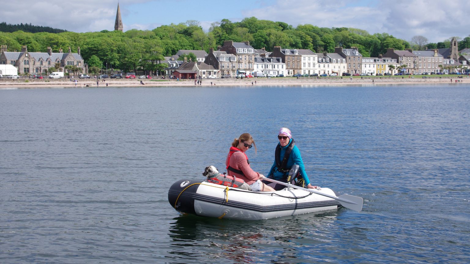 Handling & rowing a dinghy a beginner's guide Yachting Monthly