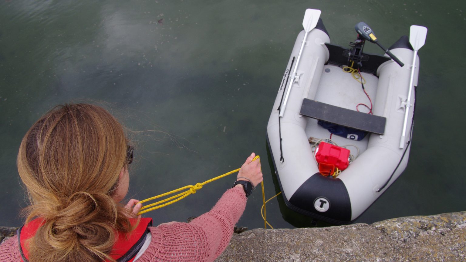 Handling & rowing a dinghy a beginner's guide Yachting Monthly