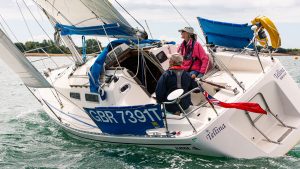 A Hanse 292 sailing thorugh the water