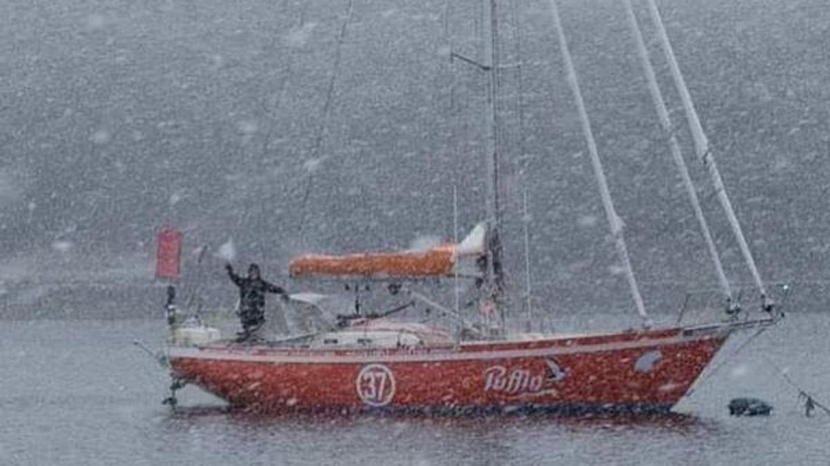 Golden Globe Race Ian HerbertJones needing rescue after dismasting in