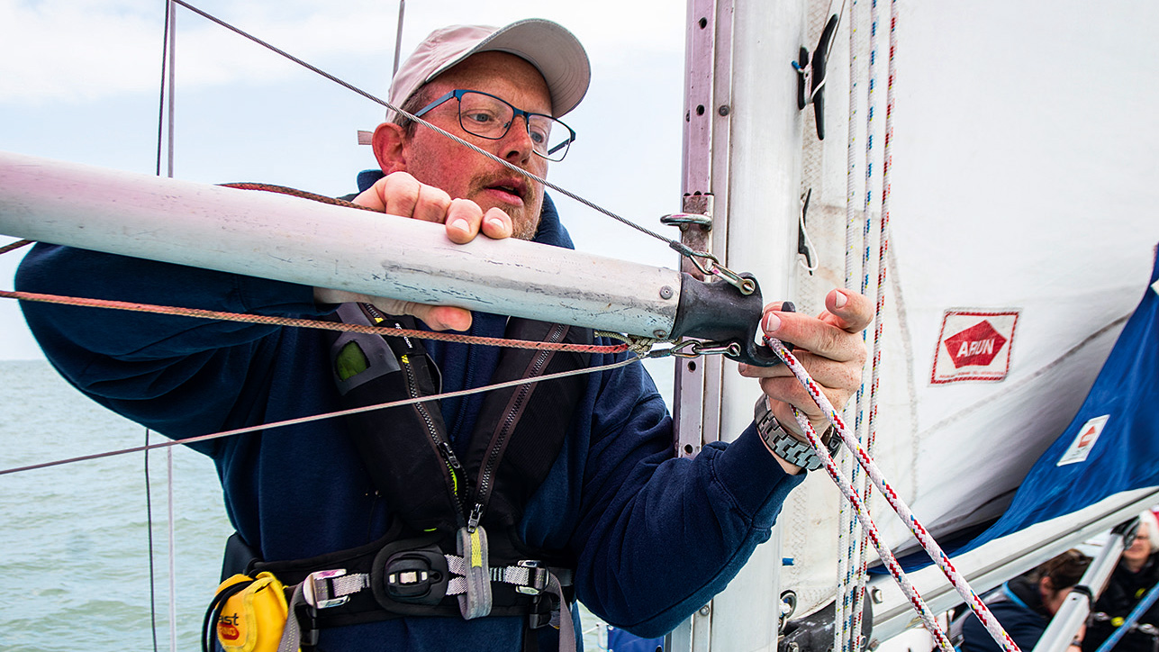 Spinnaker handling: an experts full guide to using the kite Yachting