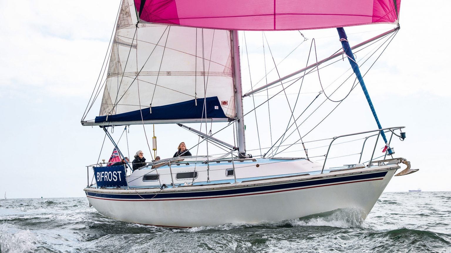 Spinnaker handling: an experts full guide to using the kite Yachting