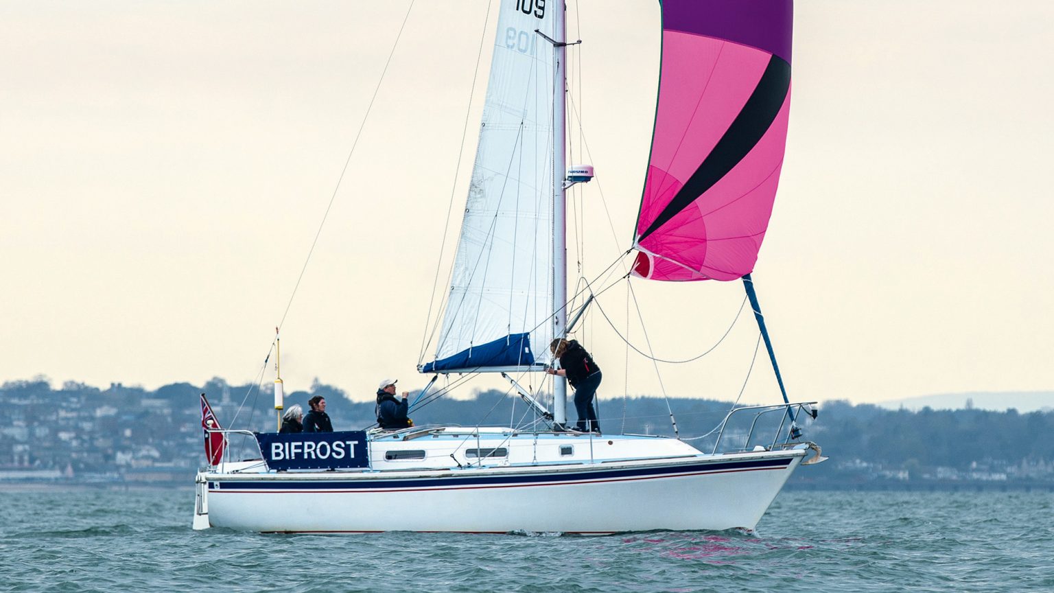 Spinnaker handling: an experts full guide to using the kite Yachting