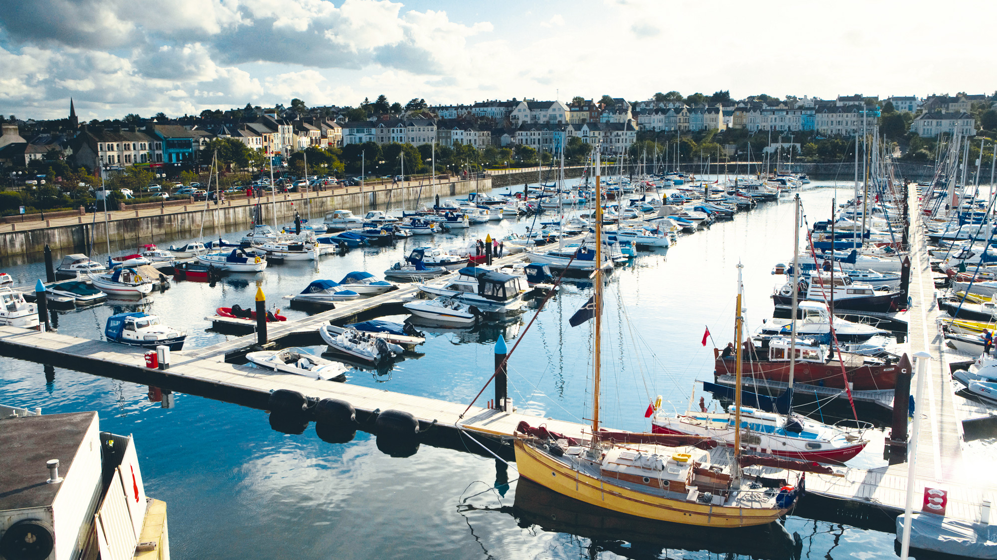 How to squeeze a yacht into a tight marina berth - Vimarsana News