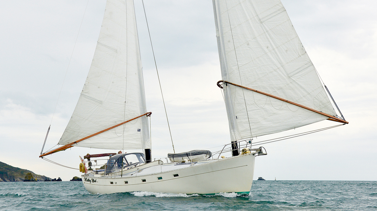 Freedom 40 used boat review: Unstayed marvel still going strong ...
