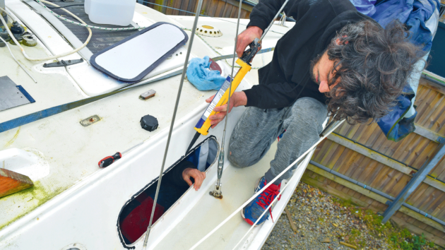 The average annualmaintenance of a boat 
can be responsible for
more than a tonne of
carbon dioxide