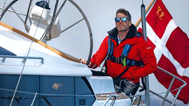 A large wheel and semi-balanced rudder combines to make a boat that is responsive to helm