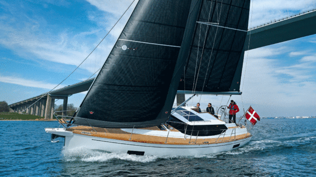 Furling jib and main with no traveller make for a simple, easily handled sailplan