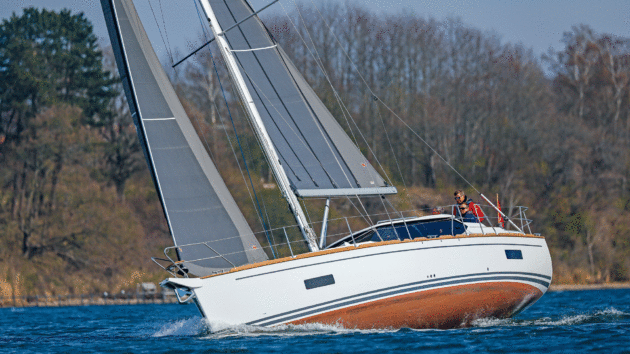 A deep composite keel with lead bulb helps keep the centre of gravity low