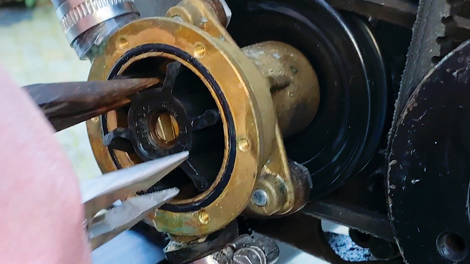 How to replace a raw waterpump - Yachting Monthly