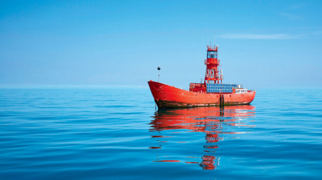 The East Goodwin Lightship, near Goodwin Sands, is a notable marker. 