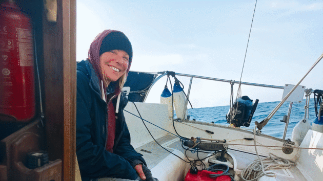 Jasper’s partner, D, happy to have worked out a sail-to-tiller self-steering system 
