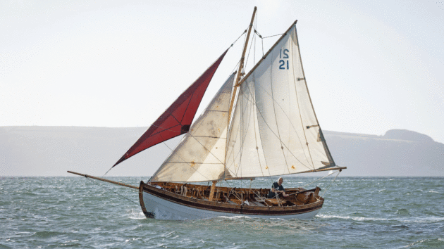 Hope under sail. 