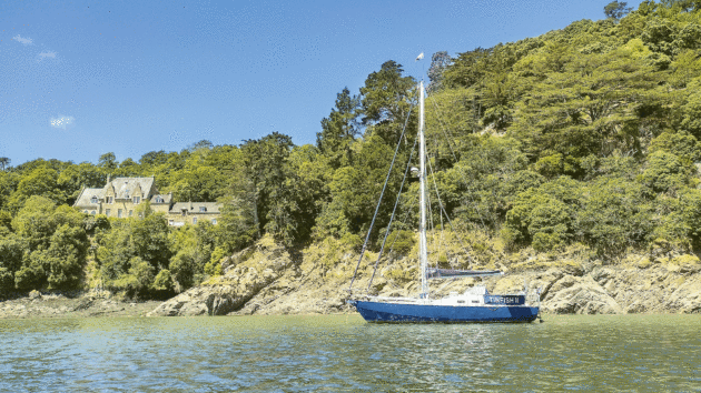 Anchored under the chateau just downstream from Tréguier