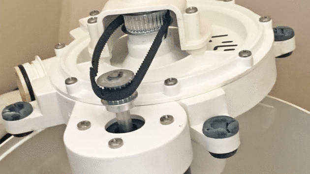The broken belt revealed inside the
Jabsco electric head